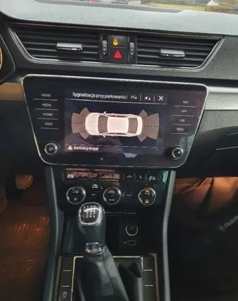 Skoda Superb cena 79900 przebieg: 155500, rok produkcji 2018 z Wołomin małe 379